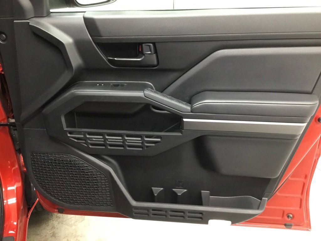 Used 2025 Toyota Tacoma SR5 w/ SR5 Upgrade Package AWD/4WD image 41