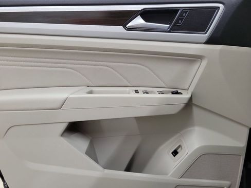 Used 2021 Volkswagen Atlas SE image 23