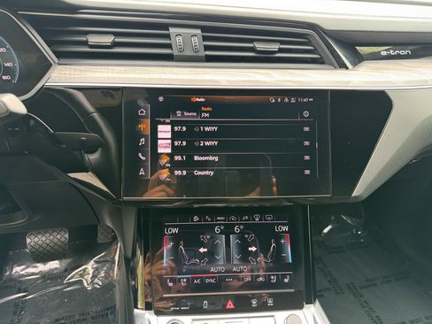 Used 2024 Audi Q8 e-tron Prestige w/ Prestige Package AWD/4WD image 19
