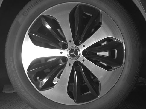 Used 2025 Mercedes-Benz GLB 250 4MATIC image 13