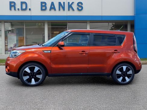Used 2019 Kia Soul + FWD image 2
