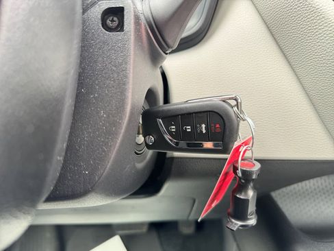 Used 2025 Toyota Corolla LE image 5