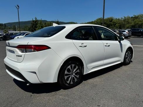 Used 2022 Toyota Corolla LE image 8