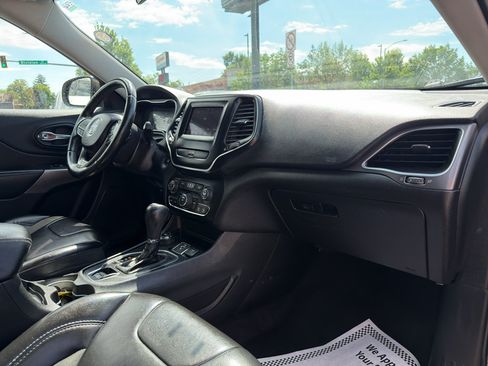 Used 2019 Jeep Cherokee Latitude Plus AWD/4WD image 20