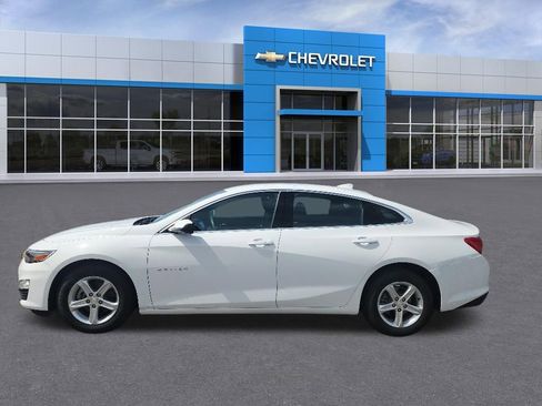 Used 2024 Chevrolet Malibu LT FWD image 2