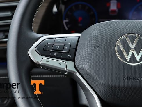 Used 2025 Volkswagen Atlas SEL AWD/4WD image 21