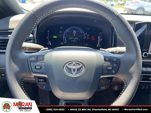 Used 2025 Toyota Camry SE FWD image 18