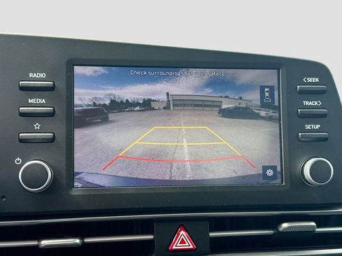 Used 2023 Hyundai Elantra SEL image 11