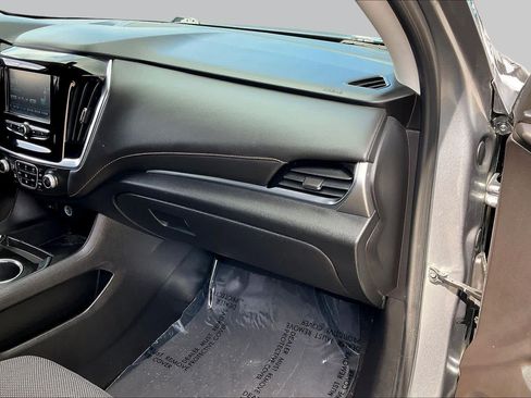 Used 2018 Chevrolet Traverse LS FWD image 17