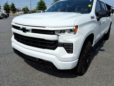 Used 2023 Chevrolet Silverado 1500 RST w/ Z71 Off-Road Package AWD/4WD image 9