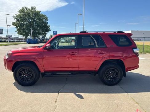 Certified 2022 Toyota 4Runner SR5 Premium w/ Moonroof Package AWD/4WD image 5