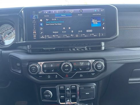 Used 2024 Jeep Gladiator Mojave w/ Technology Group AWD/4WD image 23