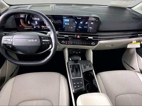 Certified 2026 Kia Sportage EX FWD image 7