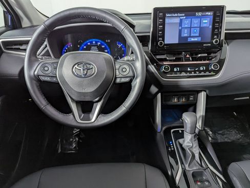Certified 2022 Toyota Corolla Cross XLE image 23