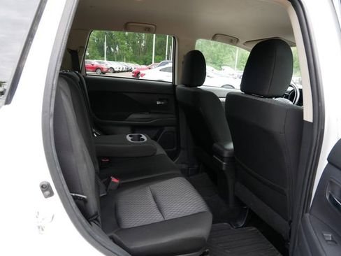 Used 2014 Mitsubishi Outlander SE AWD/4WD image 9