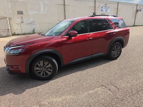 Used 2022 Nissan Pathfinder SV AWD/4WD image 4