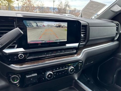 Used 2024 GMC Sierra 3500 SLE w/ SLE Value Package image 21