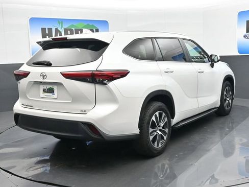 Used 2023 Toyota Highlander XLE FWD image 5