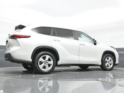 Used 2023 Toyota Highlander L FWD image 27