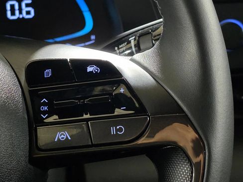 Certified 2025 Hyundai Elantra Sport FWD image 31