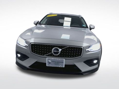 Used 2025 Volvo V60 B5 Cross Country Plus image 19