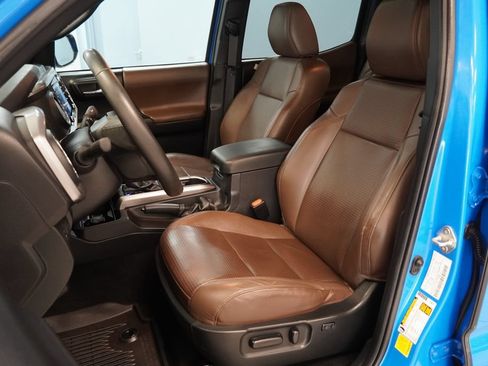 Used 2021 Toyota Tacoma Limited AWD/4WD image 3