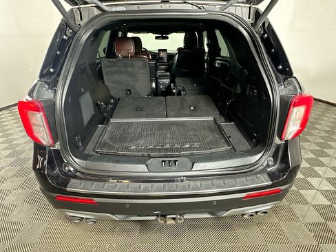 Used 2020 Ford Explorer Platinum w/ Premium Technology Package AWD/4WD image 27