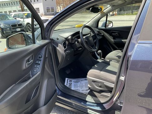 Used 2018 Chevrolet Trax LT FWD image 16