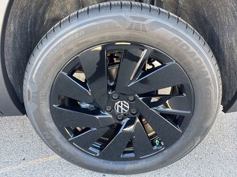 New 2026 Volkswagen Atlas SE FWD image 9