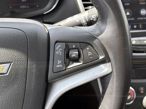 Used 2018 Chevrolet Trax LT w/ LT Convenience Package FWD image 21