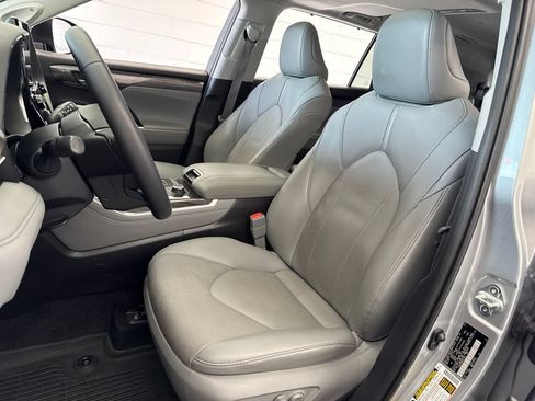 Used 2021 Toyota Highlander Limited AWD/4WD image 16
