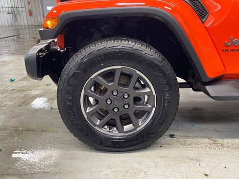 Certified 2020 Jeep Gladiator Overland w/ LED Lighting Group image 25