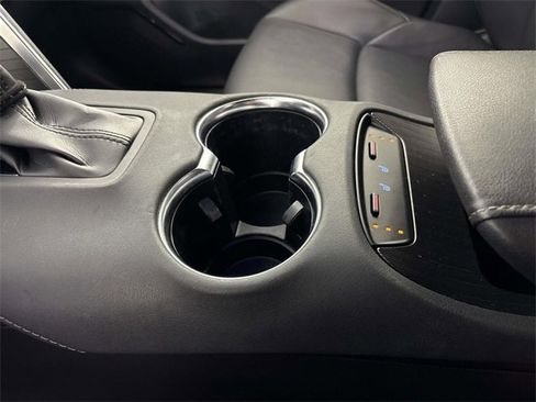 Used 2022 Toyota Venza XLE image 22