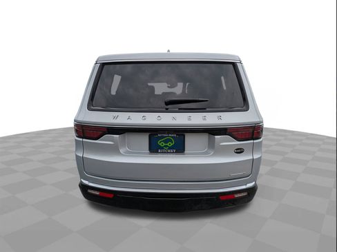 Used 2022 Jeep Wagoneer Series III w/ Premium Group I RWD image 5
