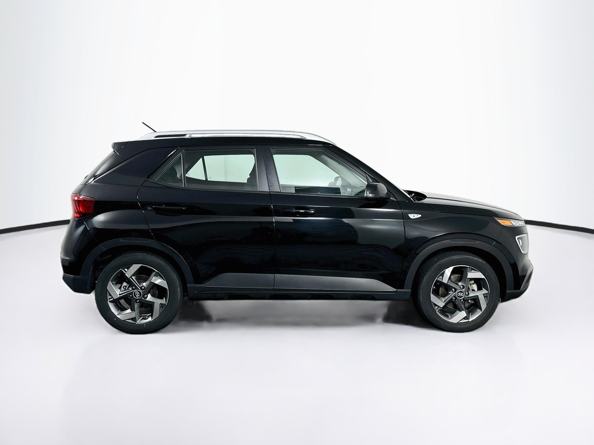 Used 2025 Hyundai Venue SEL FWD image 10