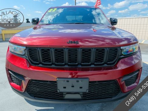 Used 2022 Jeep Grand Cherokee Altitude AWD/4WD image 9