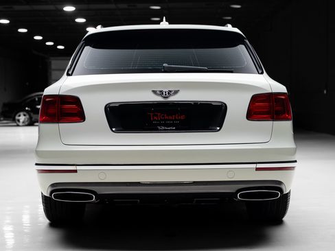 Used 2018 Bentley Bentayga AWD/4WD image 26