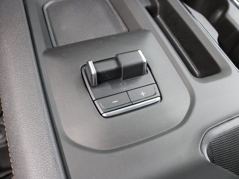 Used 2025 GMC Sierra 2500 AT4 image 70