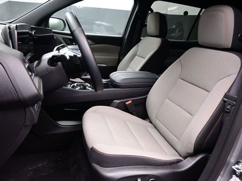 Used 2025 Chevrolet Traverse LT AWD/4WD image 6