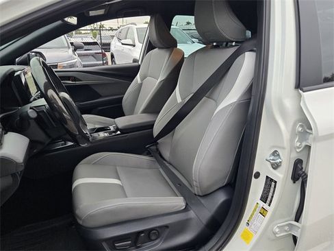 Used 2025 Toyota Camry SE w/ Convenience Package image 13