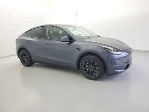 Used 2023 Tesla Model Y Long Range AWD/4WD image 4