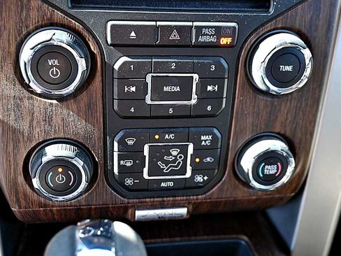 Used 2014 Ford F150 Lariat w/ Equipment Group 502A Luxury AWD/4WD image 28