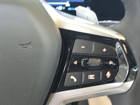 Used 2025 BMW 330i Sedan w/ Premium Package image 21