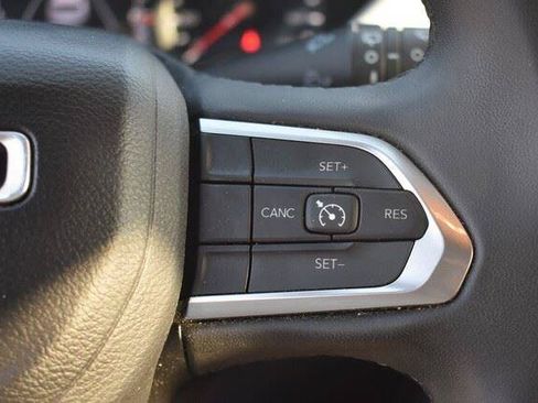 Used 2024 Jeep Compass Latitude AWD/4WD image 33