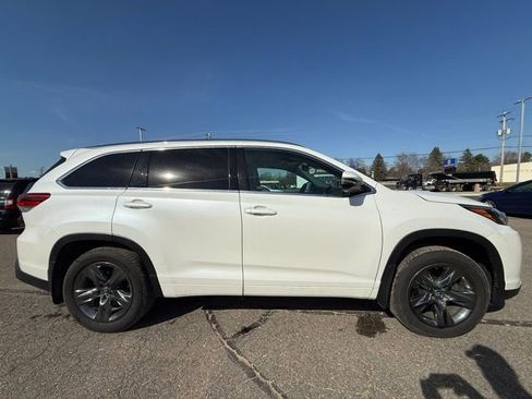 Used 2017 Toyota Highlander Limited Platinum image 4
