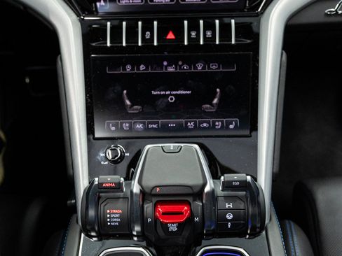 Used 2021 Lamborghini Urus image 24