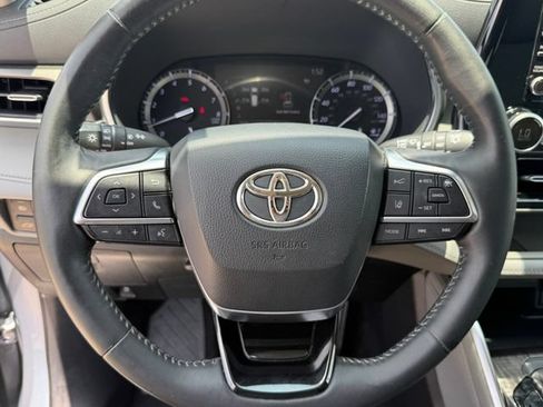 Used 2020 Toyota Highlander Limited FWD image 15