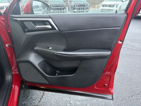 Used 2023 Mitsubishi Outlander SE image 14