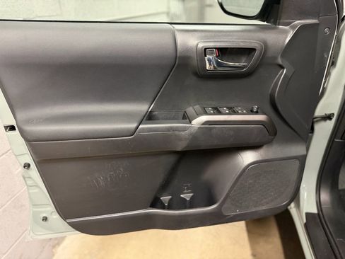 Used 2022 Toyota Tacoma TRD Off-Road w/ Black Out Package (TMS) image 17