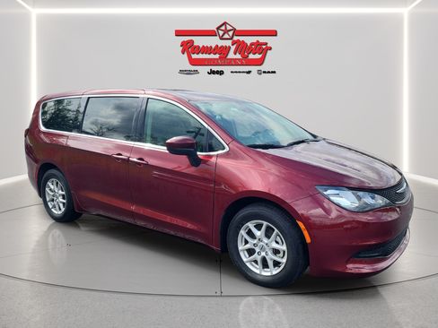 Used 2023 Chrysler Voyager LX FWD image 7